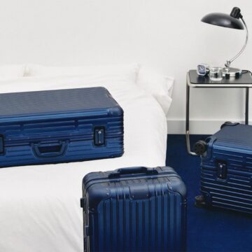 a-rich-ink-blue-suitcase-for-your-travel-adventures a-rich-ink-blue-suitcase-for-your-travel-adventures